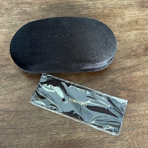 Authentic Tom Ford Sunglasses Case with cleaning cloth ~NEW - Picture 1 of 5